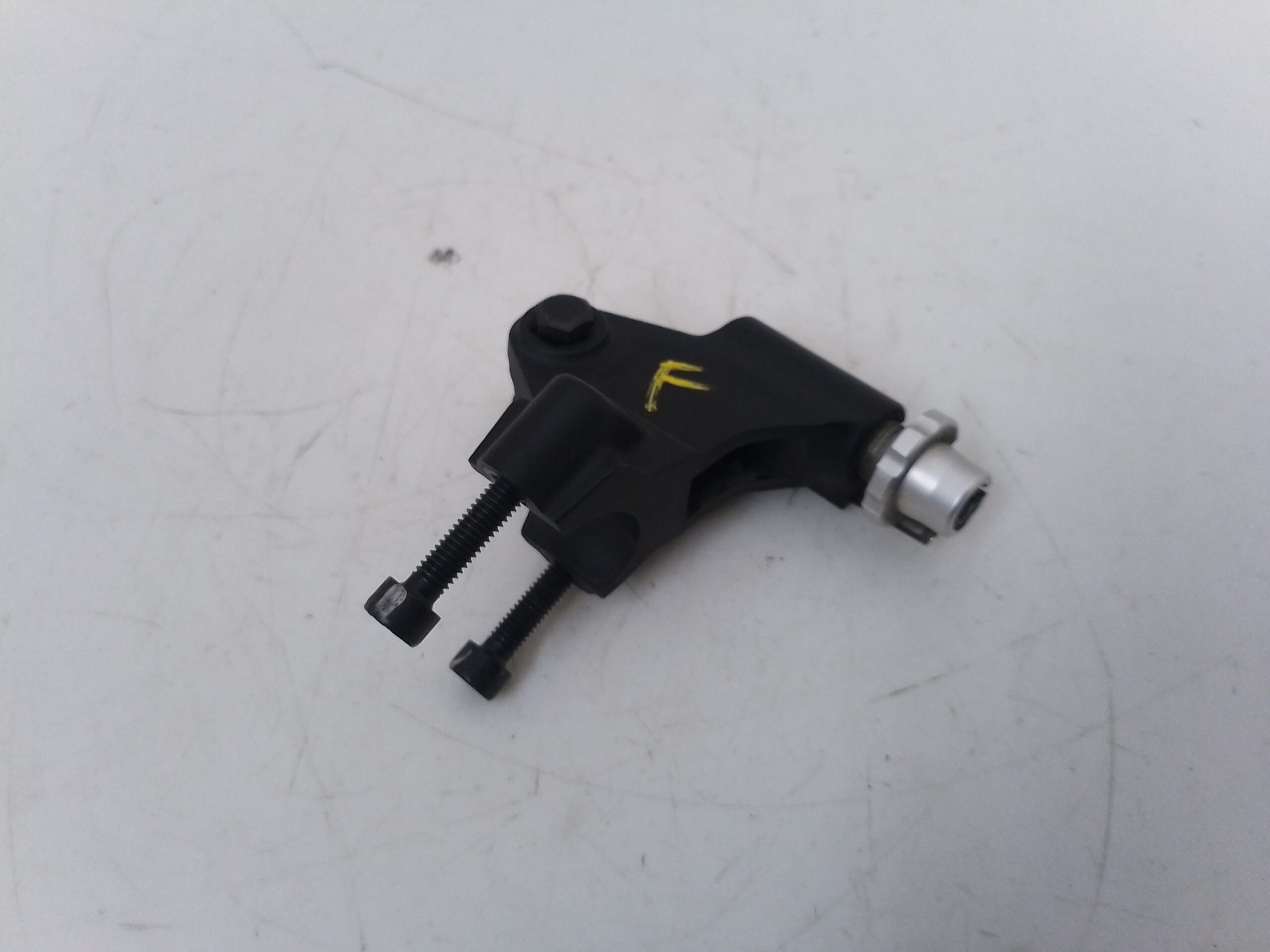 DUCATI HYPERMOTARD 939 Supporto leva frizione 63620082A