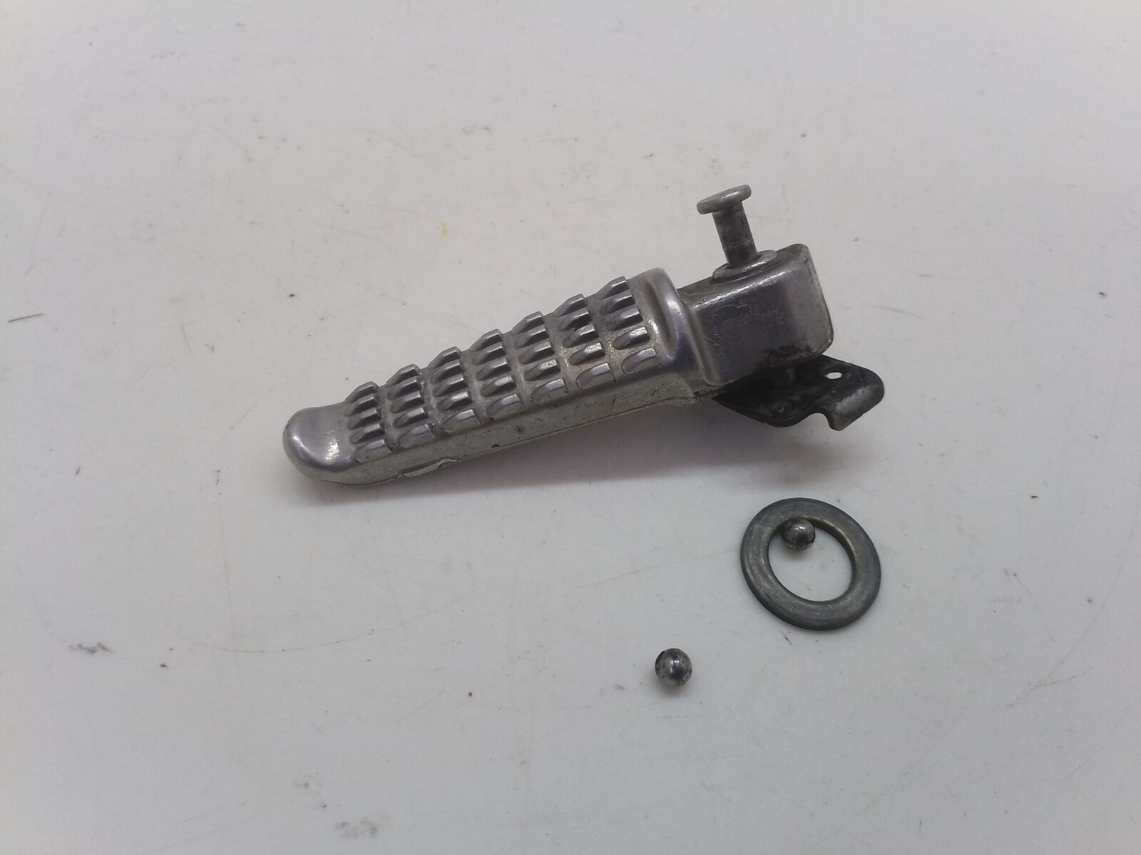 Kawasaki er-6 06 15 Pedana posteriore sinistra L 1480