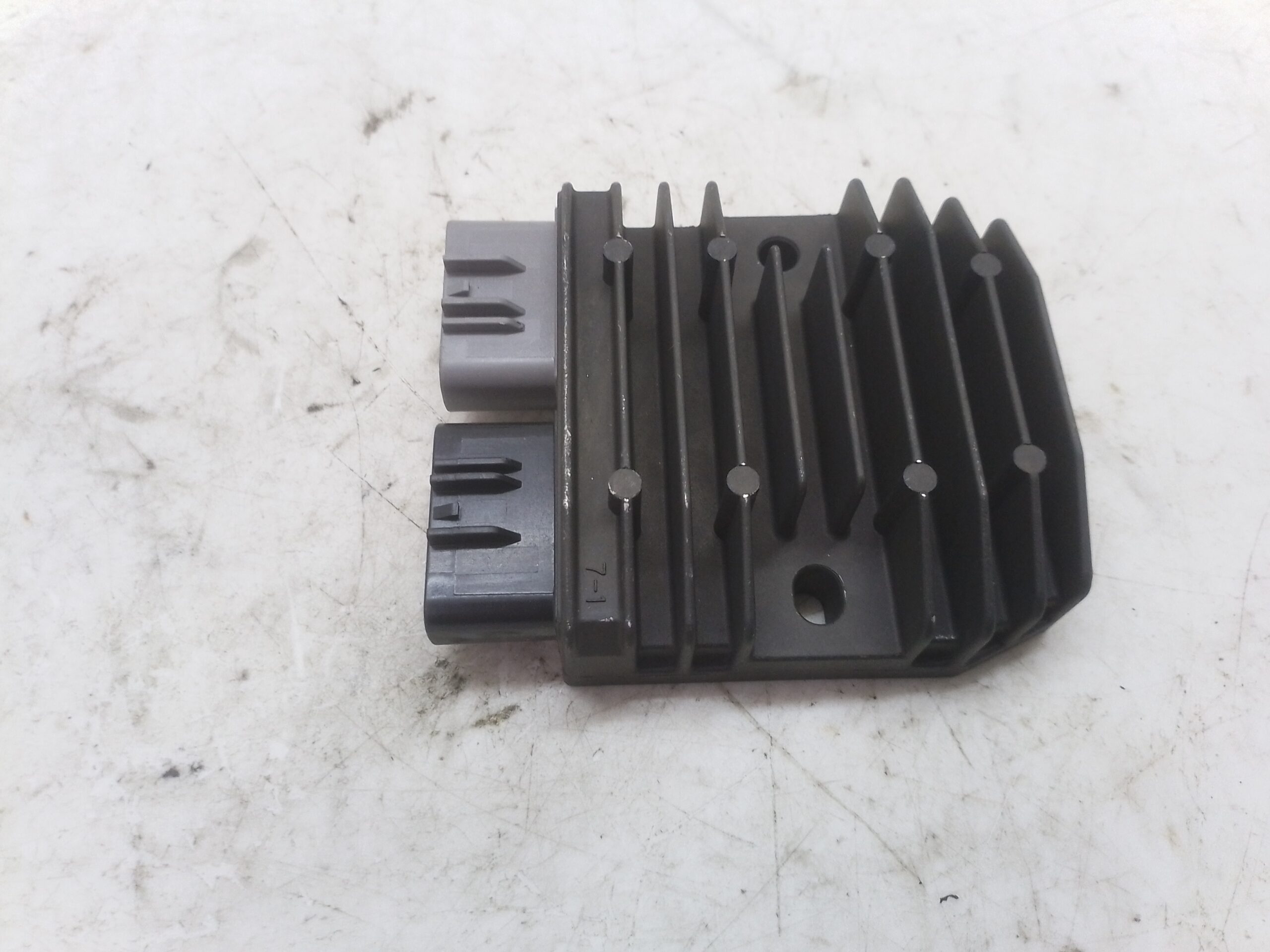 Triumph Daytona 675 06 08 regolatore di tensione fh012ab