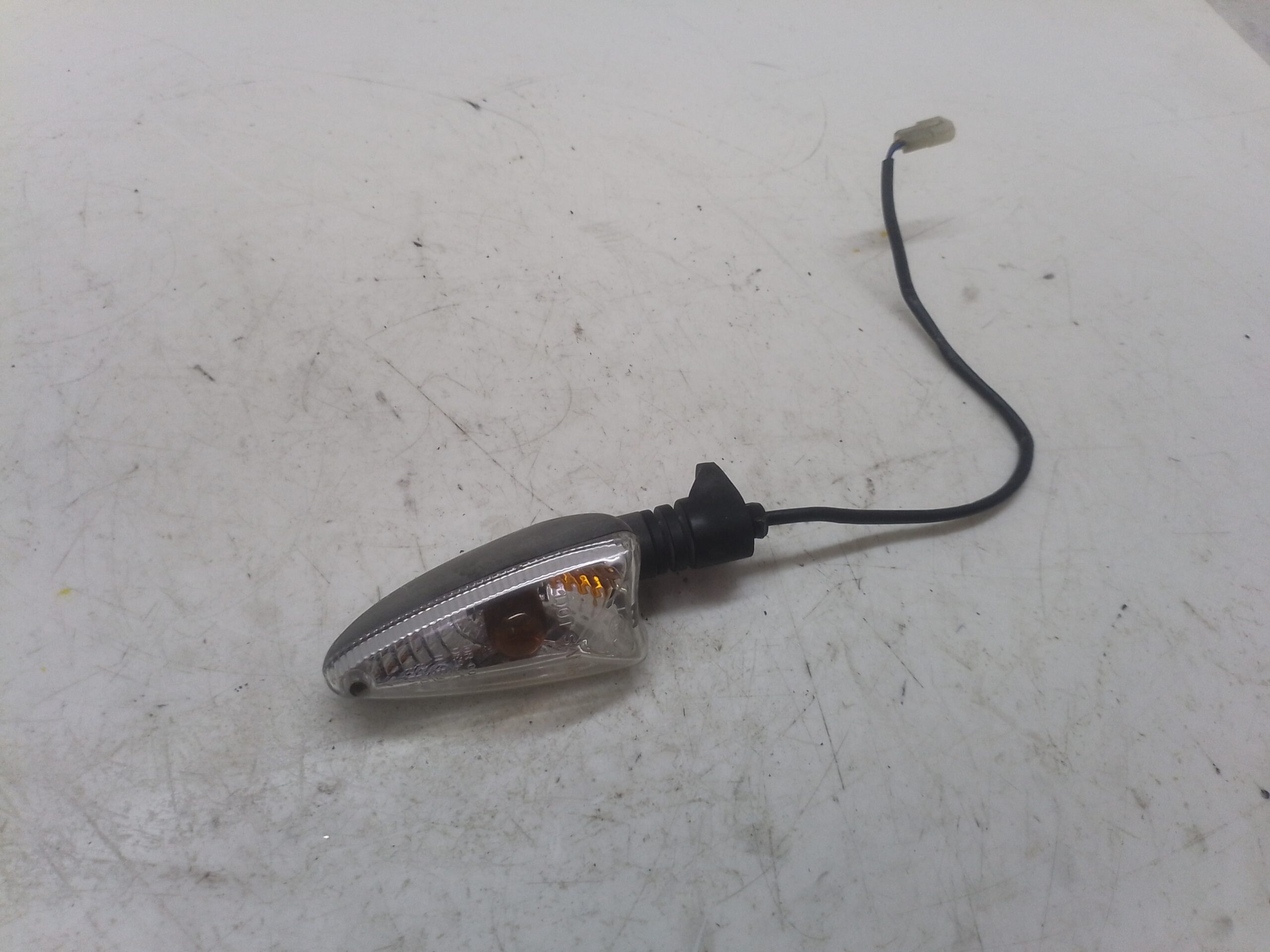 Aprilia Dorsoduro 750 09 17 freccia anteriore sinistra posteriore dx sbiadita