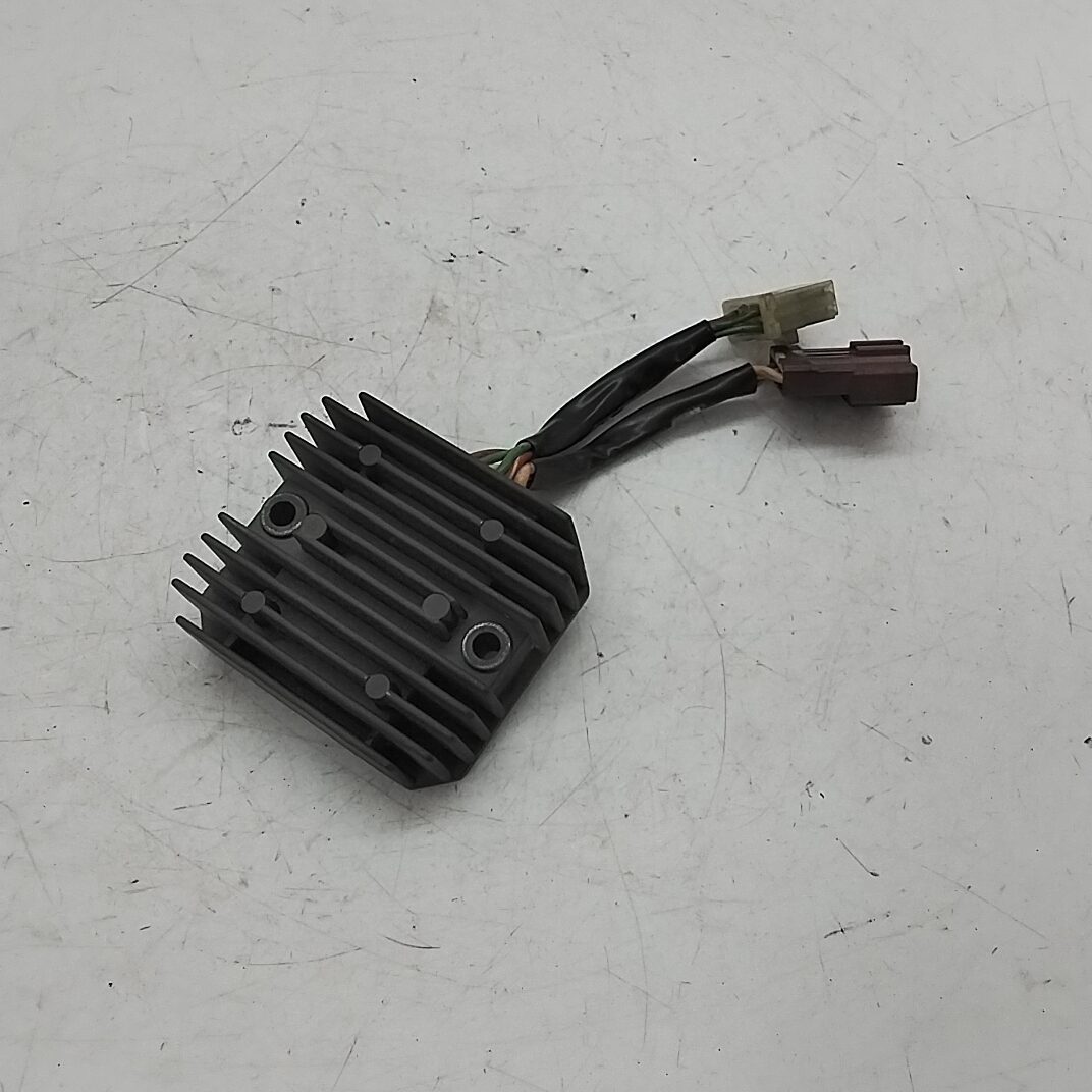 Aprilia Caponord ETV 1000 01 04 regolatore di tensione sh541g 12