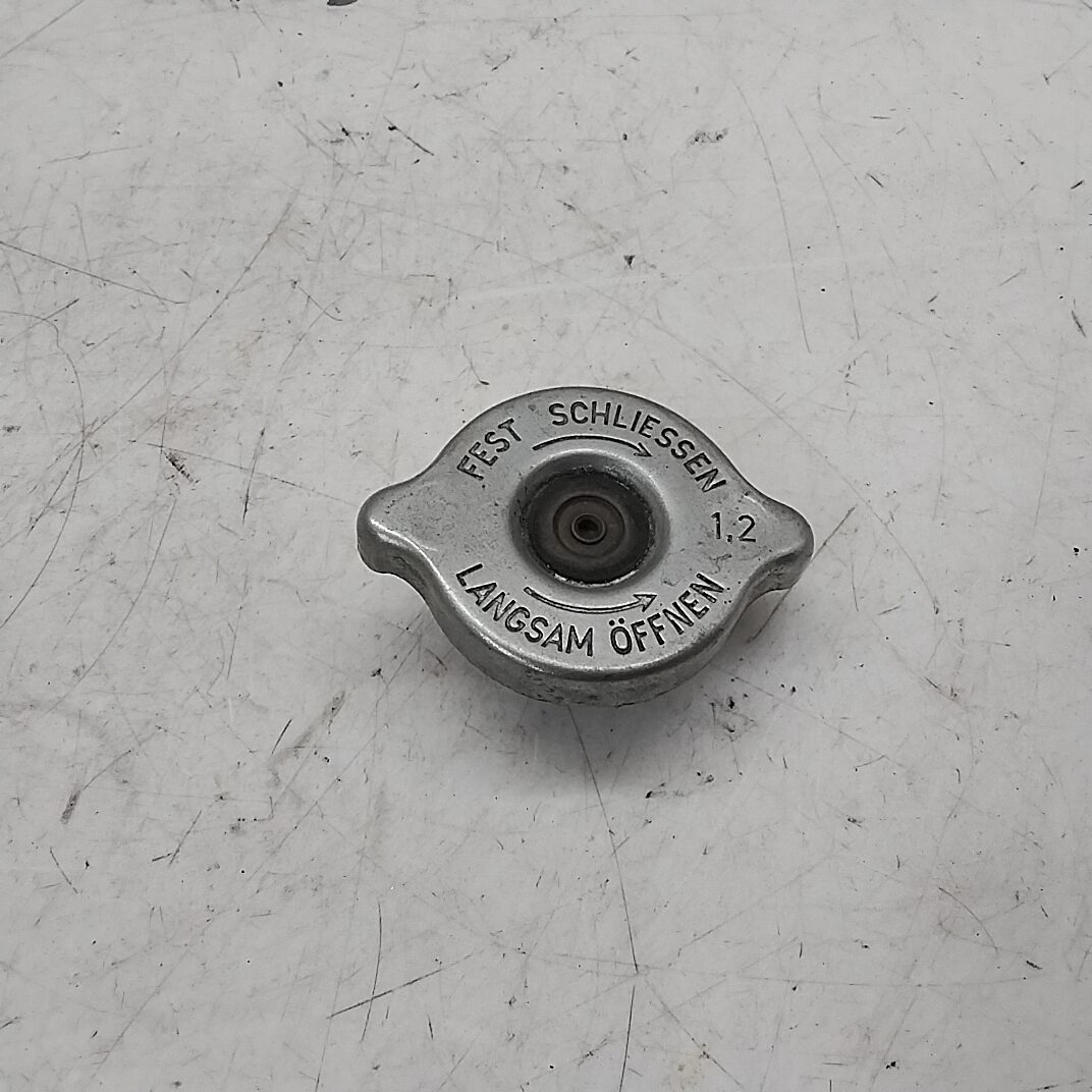 Aprilia Caponord ETV 1000 01 04 tappo radiatore